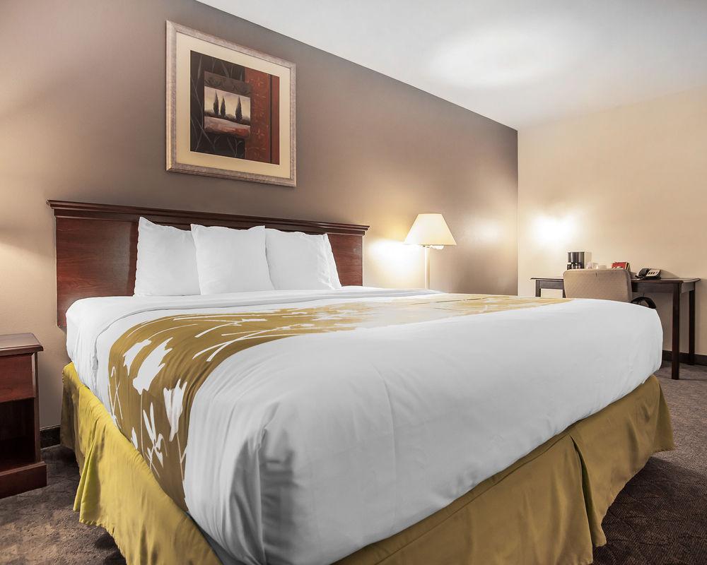 Econo Lodge Inn & Suites Fairgrounds Де-Мойн Экстерьер фото