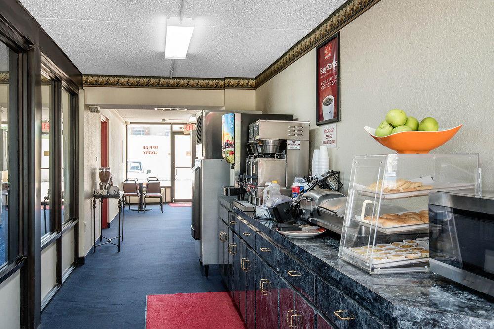 Econo Lodge Inn & Suites Fairgrounds Де-Мойн Экстерьер фото