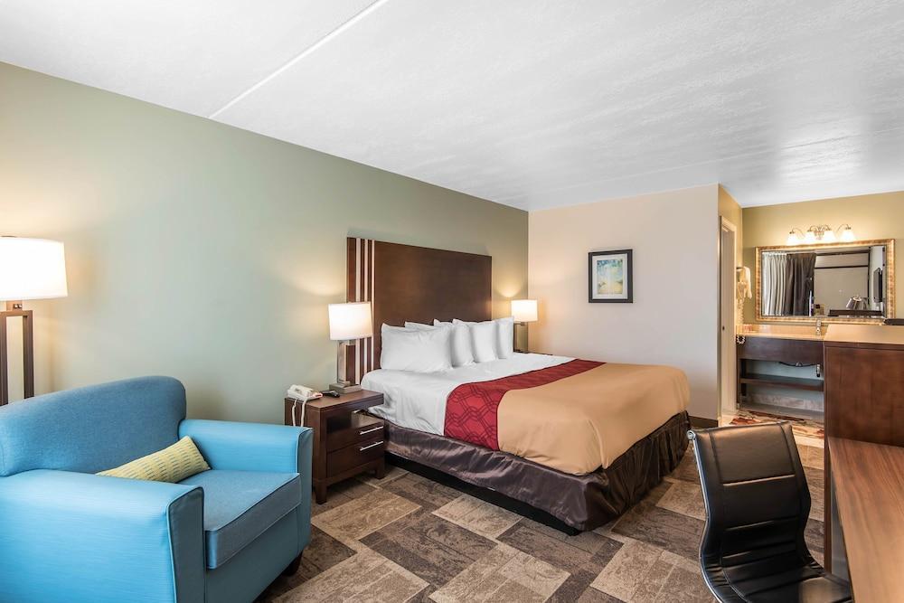 Econo Lodge Inn & Suites Fairgrounds Де-Мойн Экстерьер фото
