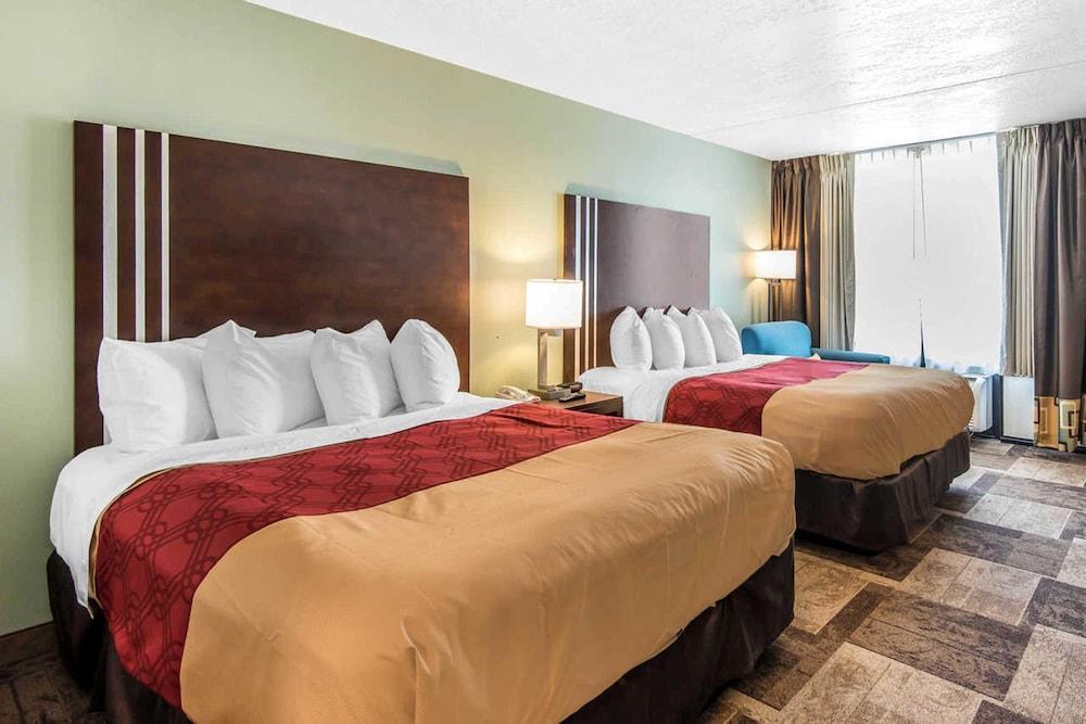 Econo Lodge Inn & Suites Fairgrounds Де-Мойн Экстерьер фото