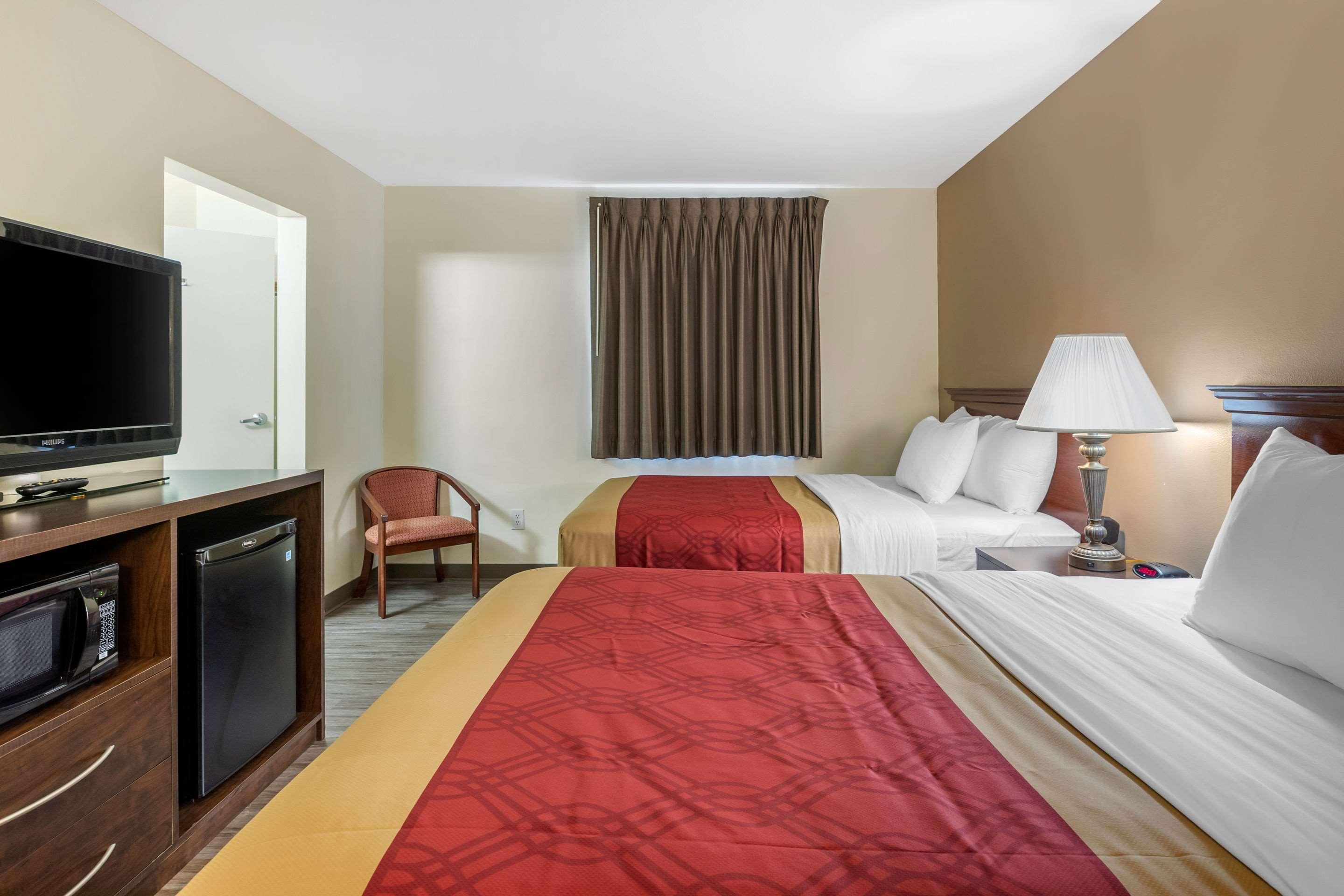 Econo Lodge Inn & Suites Fairgrounds Де-Мойн Экстерьер фото