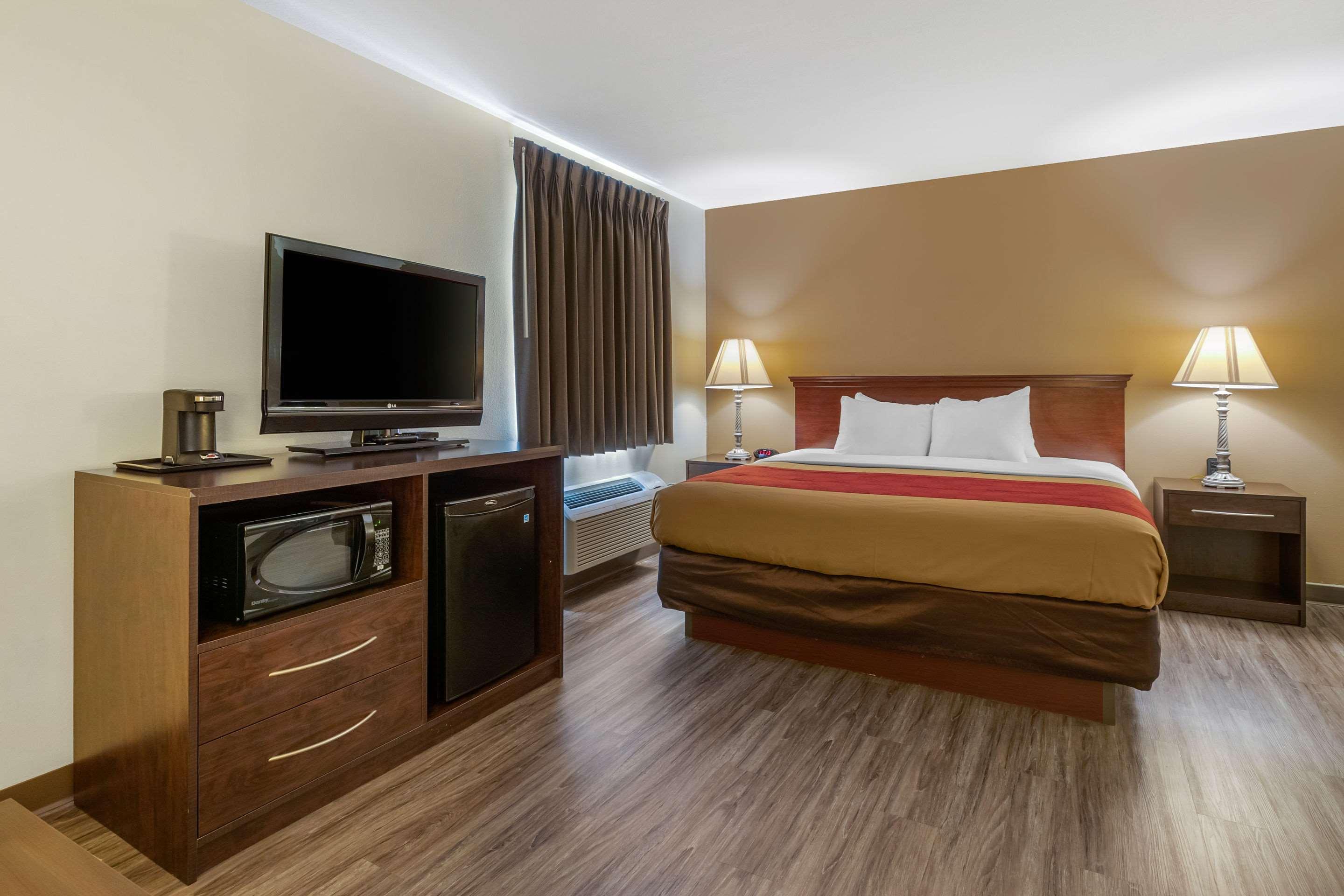 Econo Lodge Inn & Suites Fairgrounds Де-Мойн Экстерьер фото