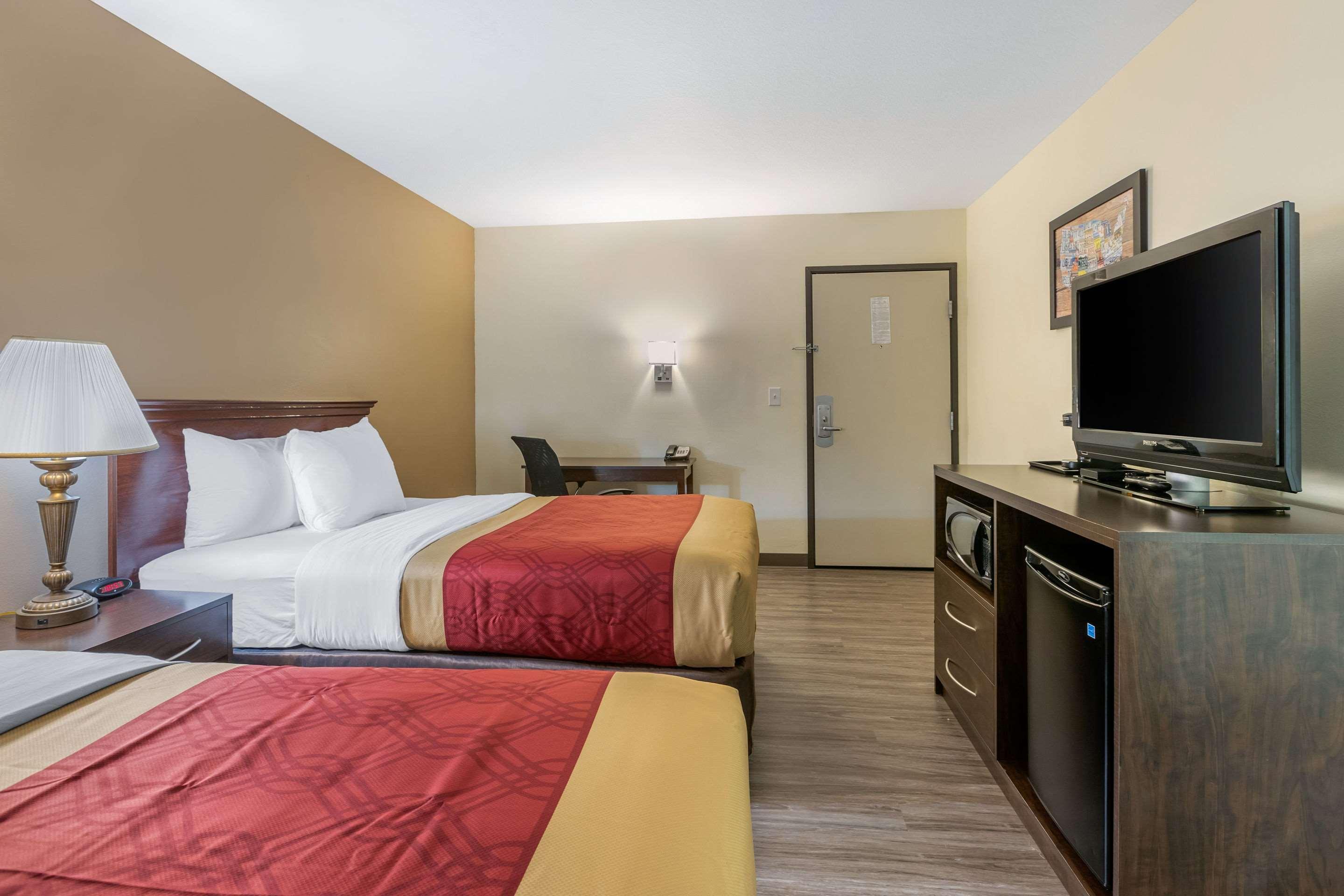 Econo Lodge Inn & Suites Fairgrounds Де-Мойн Экстерьер фото