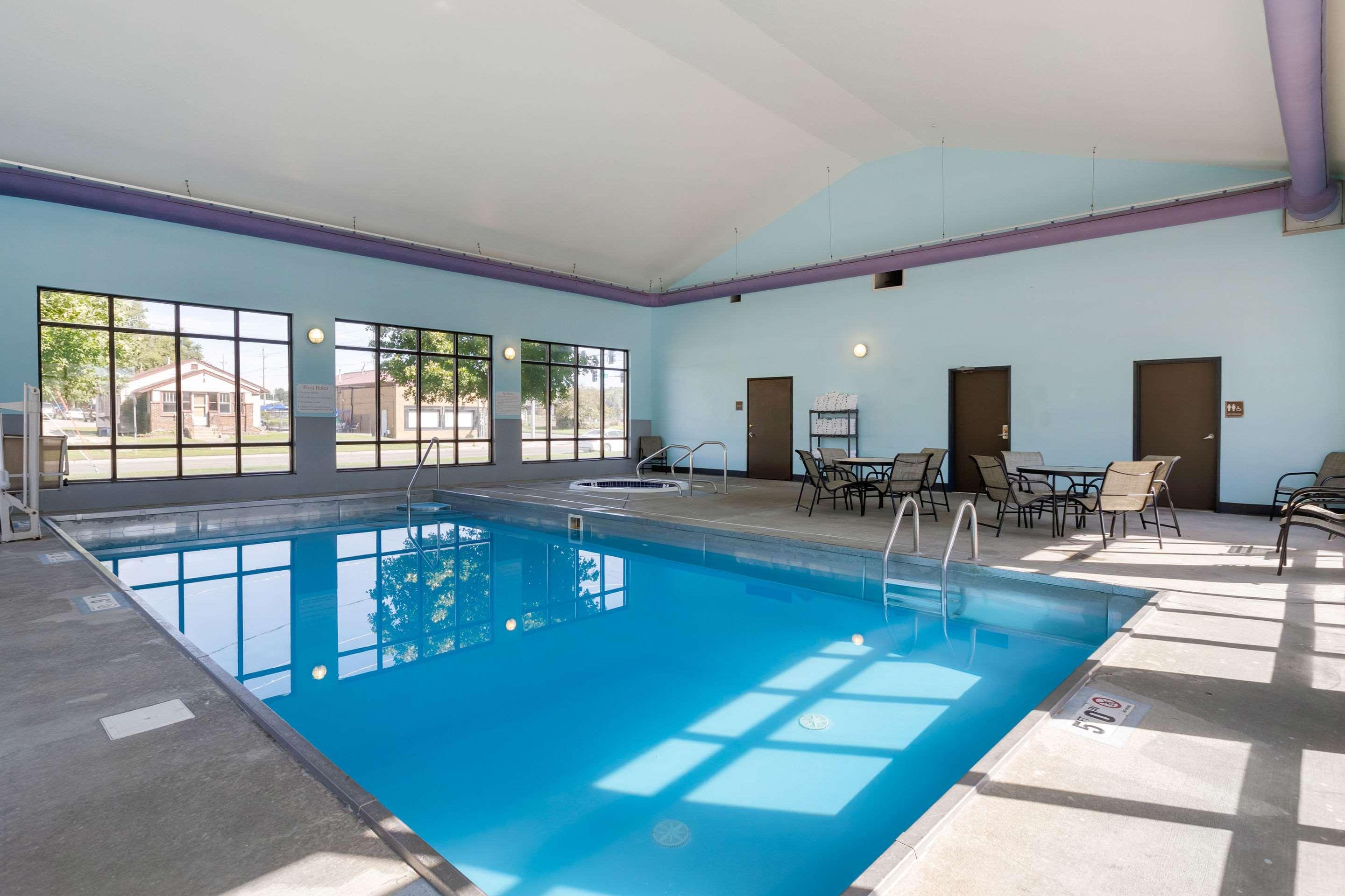 Econo Lodge Inn & Suites Fairgrounds Де-Мойн Экстерьер фото