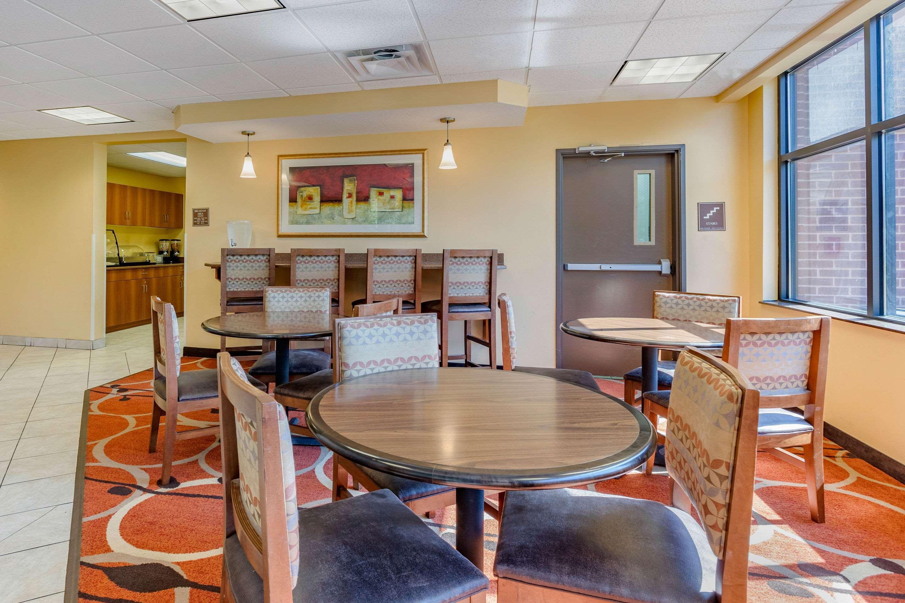 Econo Lodge Inn & Suites Fairgrounds Де-Мойн Экстерьер фото
