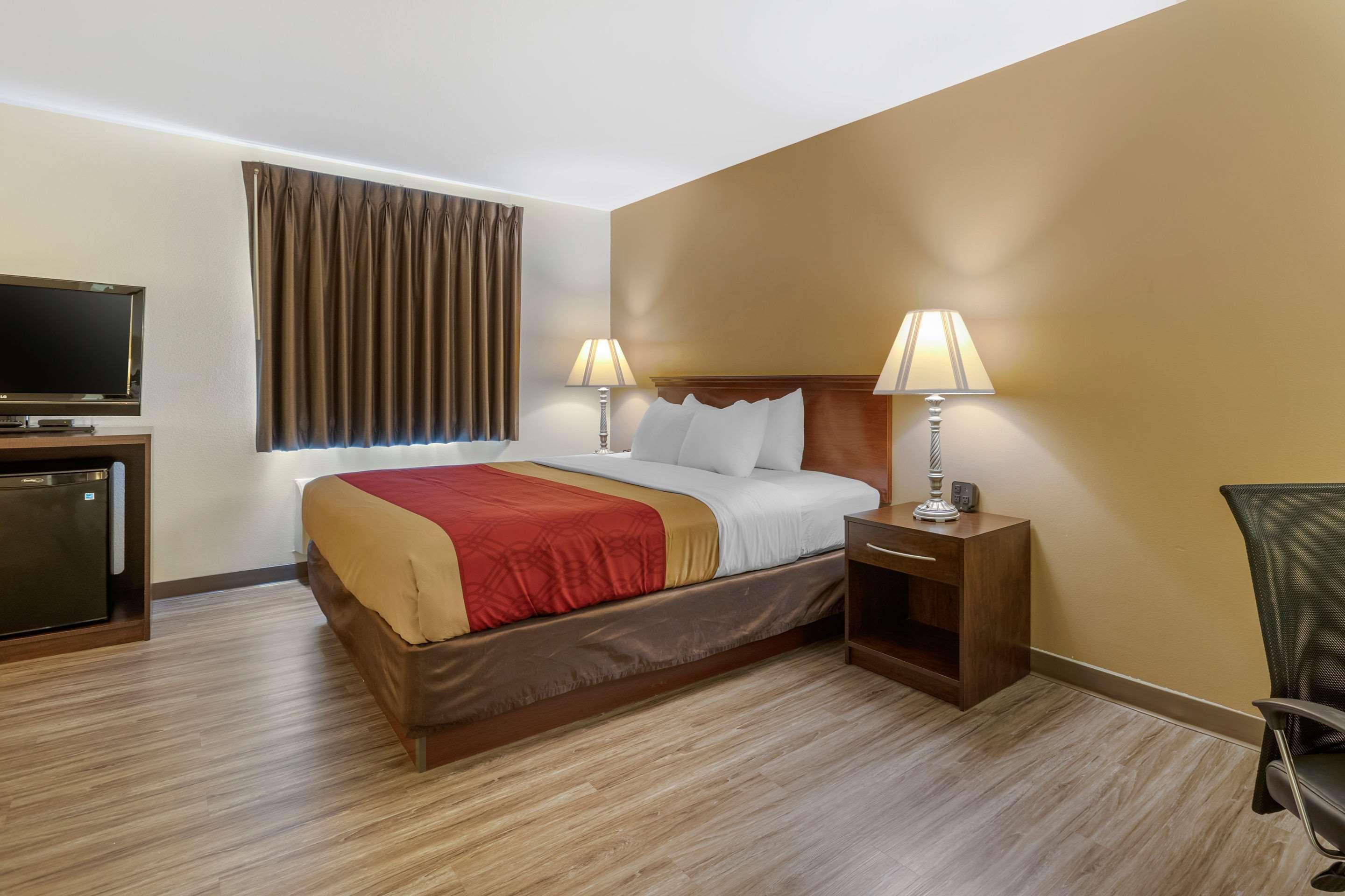 Econo Lodge Inn & Suites Fairgrounds Де-Мойн Экстерьер фото