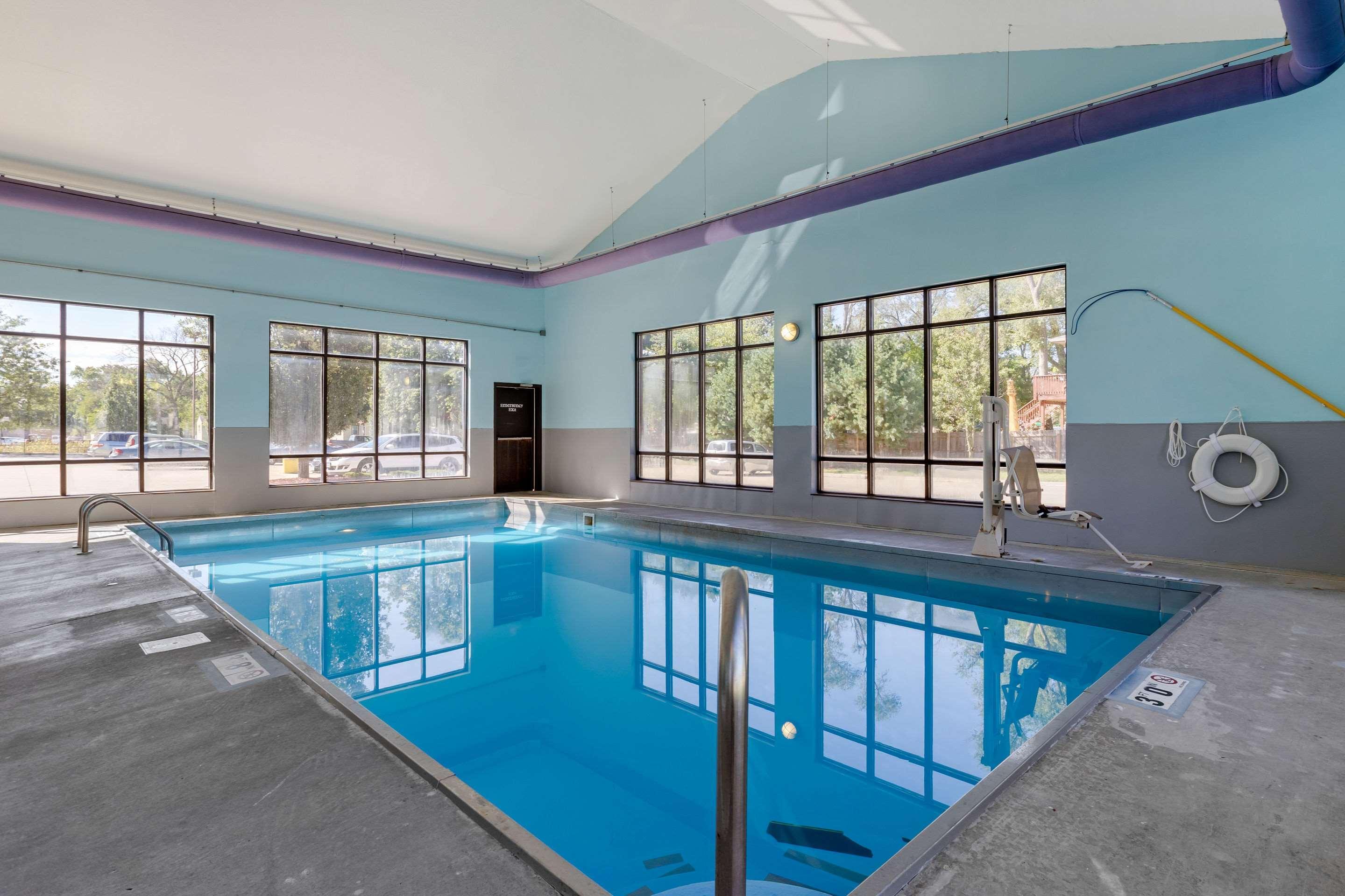 Econo Lodge Inn & Suites Fairgrounds Де-Мойн Экстерьер фото