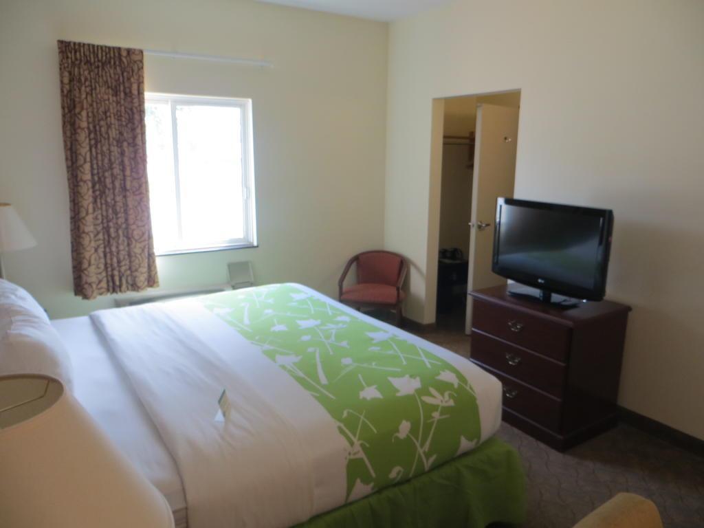 Econo Lodge Inn & Suites Fairgrounds Де-Мойн Экстерьер фото
