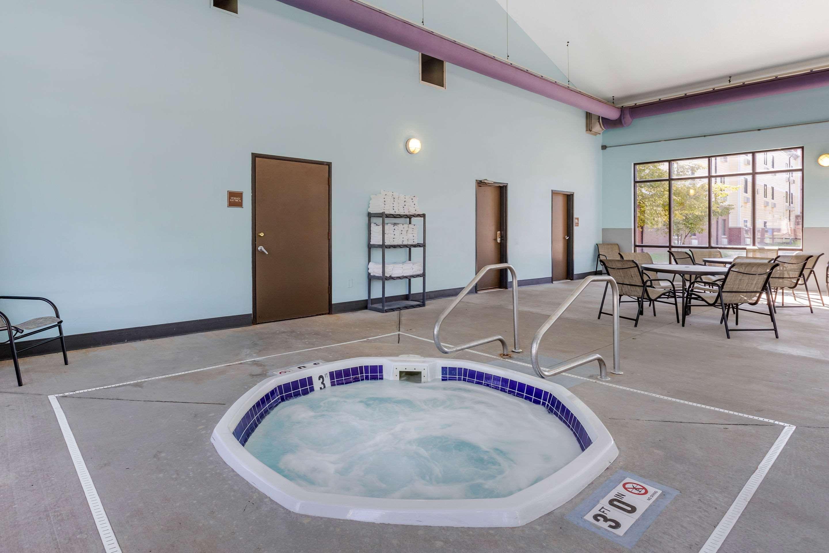 Econo Lodge Inn & Suites Fairgrounds Де-Мойн Экстерьер фото