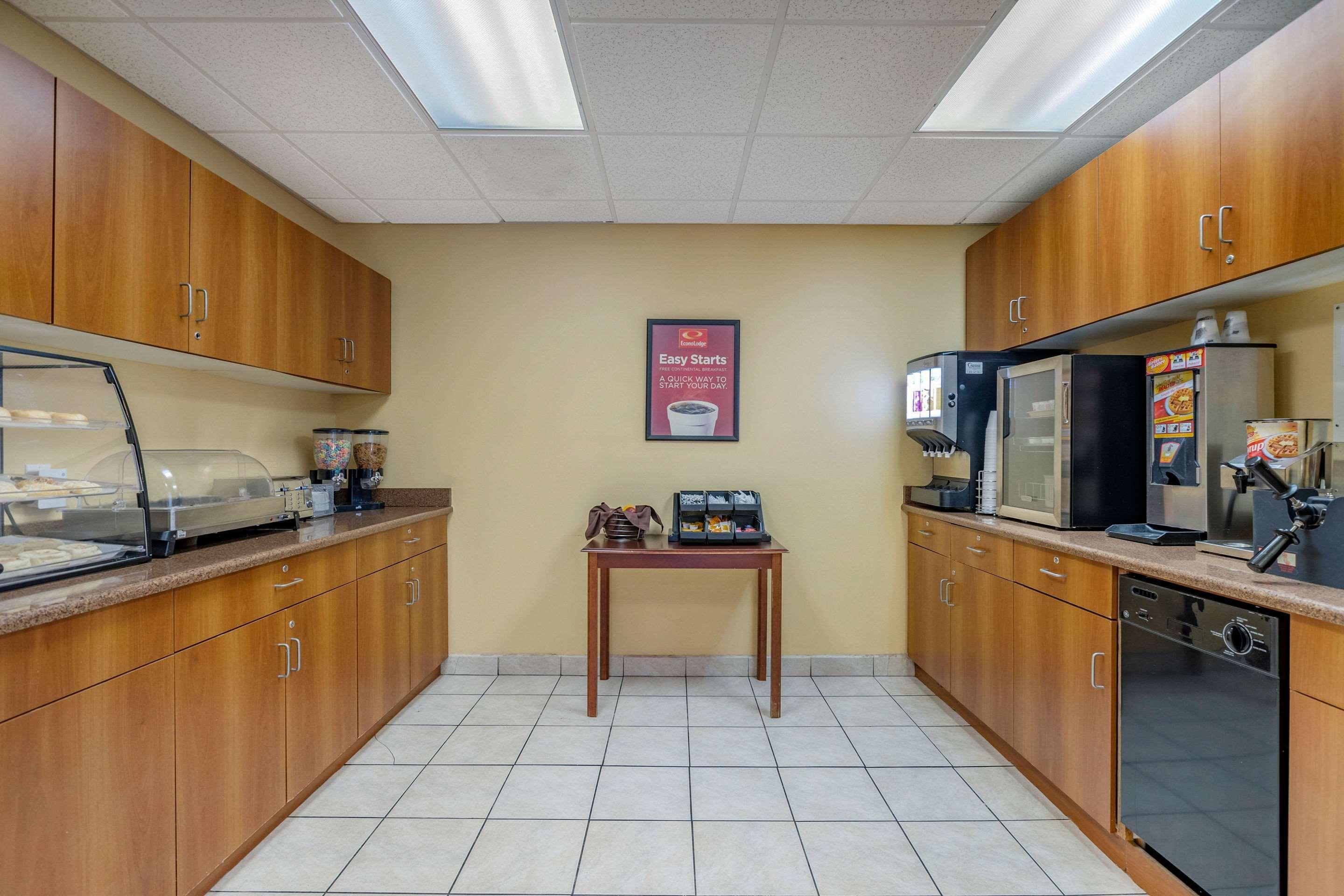 Econo Lodge Inn & Suites Fairgrounds Де-Мойн Экстерьер фото