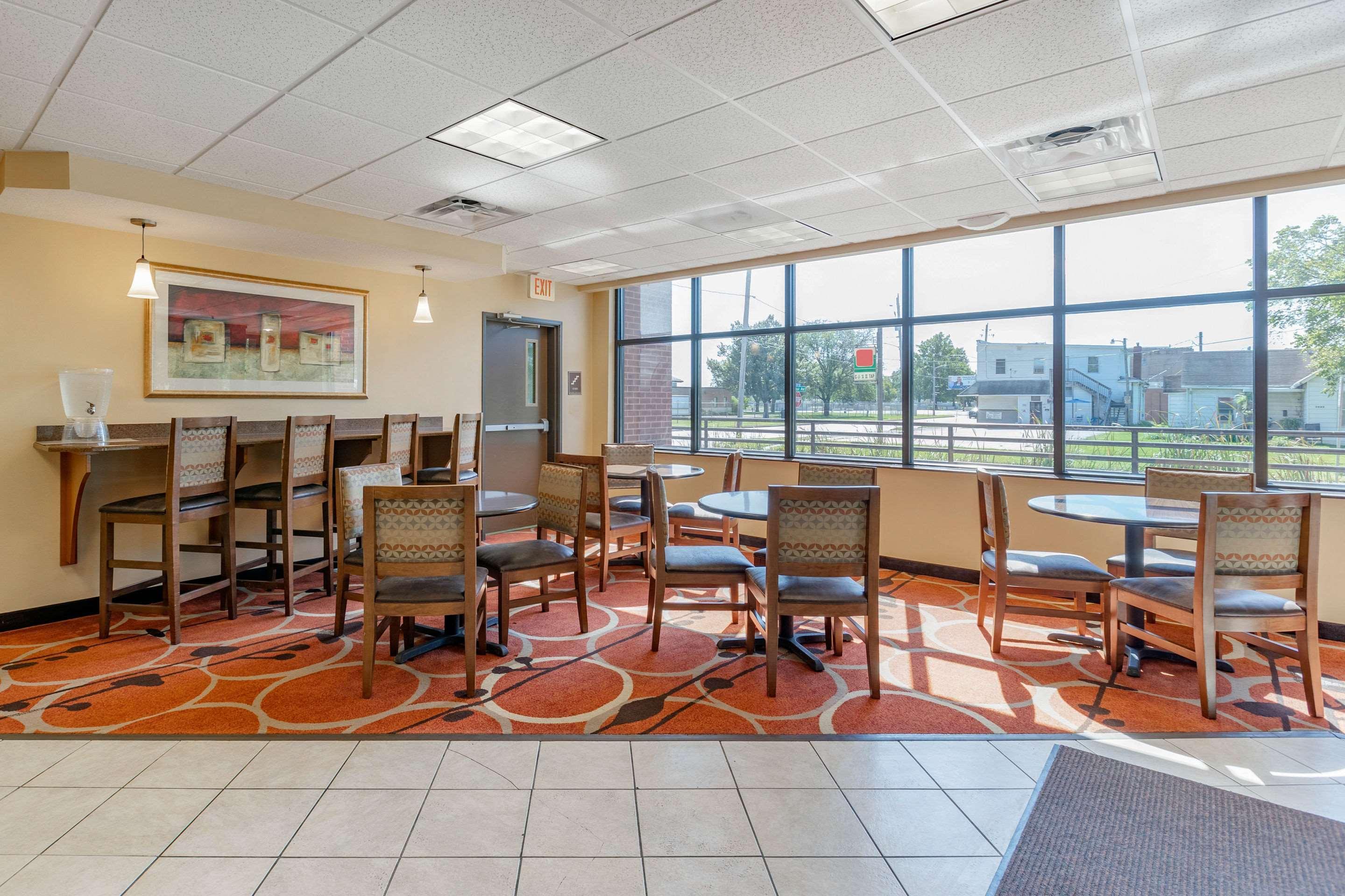 Econo Lodge Inn & Suites Fairgrounds Де-Мойн Экстерьер фото