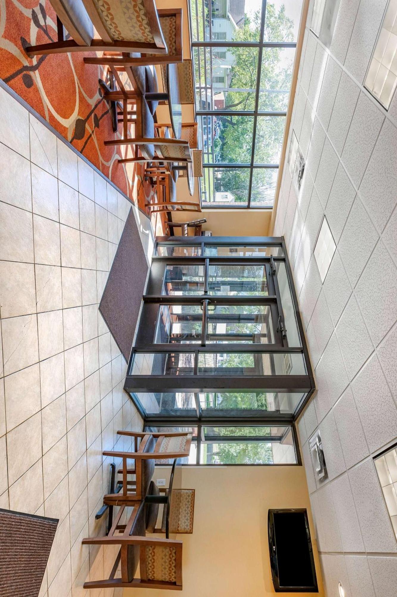 Econo Lodge Inn & Suites Fairgrounds Де-Мойн Экстерьер фото